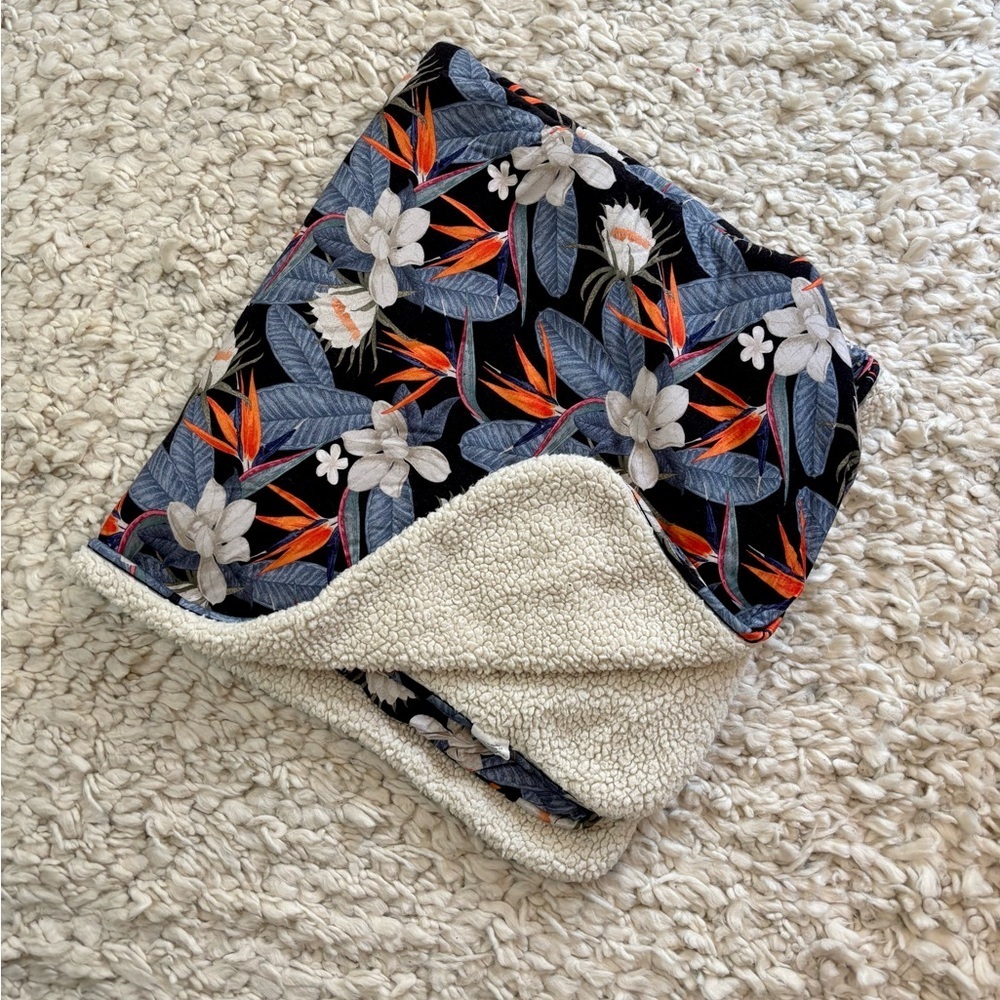Muse Threads bamboo and Sherpa blanket cool tropics